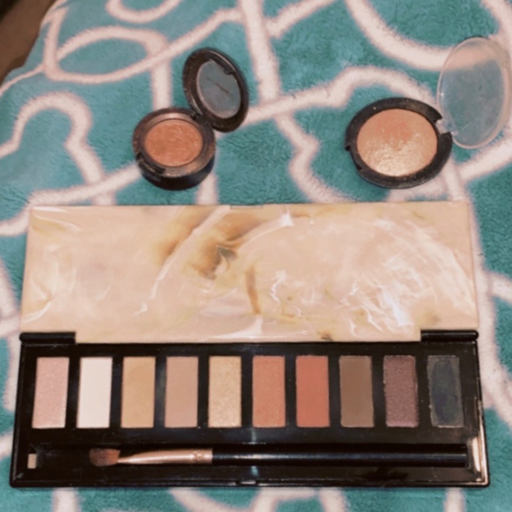 MAKEUP BUNDLE 🍒 - Picture 2 of 5